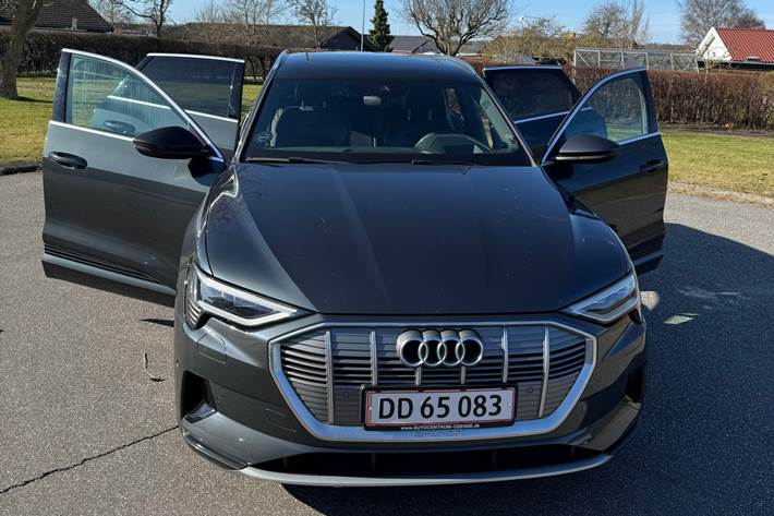 Grå Audi e-tron fra 2020