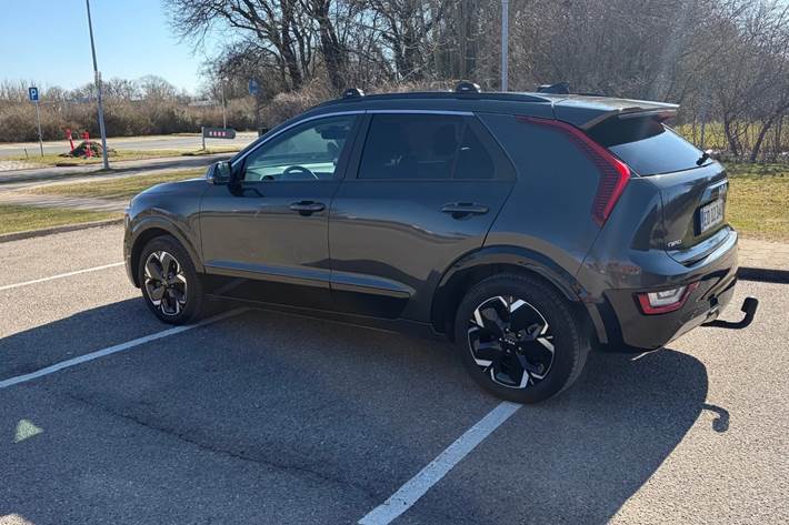 Grå Kia Niro fra 2024