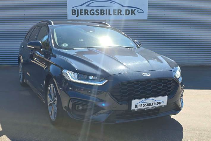 Blå Ford Mondeo fra 2021
