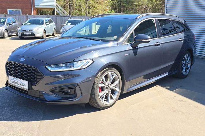 Blå Ford Mondeo fra 2021