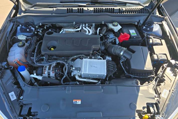 Blå Ford Mondeo fra 2021