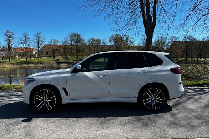 Grøn BMW X5 fra 2021