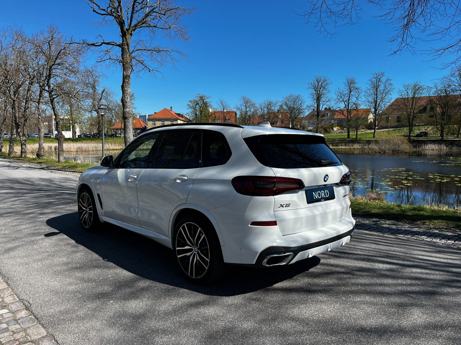 Grøn BMW X5 fra 2021