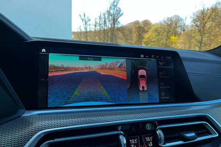 Grøn BMW X5 fra 2021