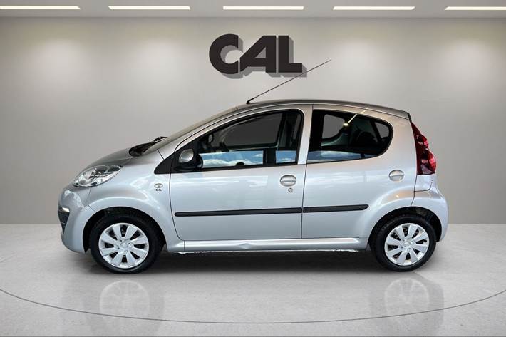 Sølv Peugeot 107 fra 2012