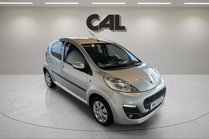 Sølv Peugeot 107 fra 2012