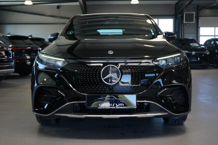 Sort Mercedes EQE350 SUV fra 2024