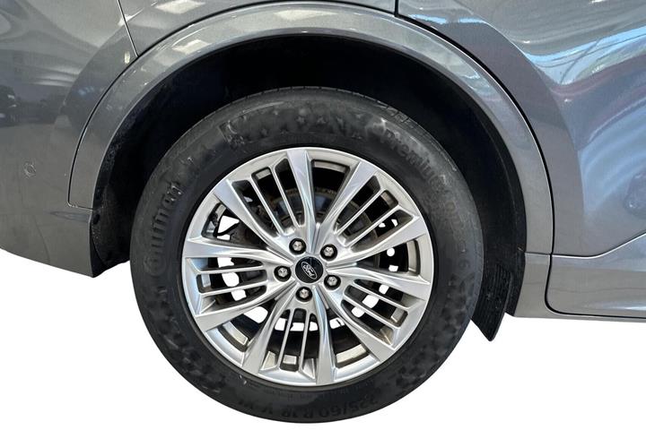 Grå Ford Kuga fra 2020