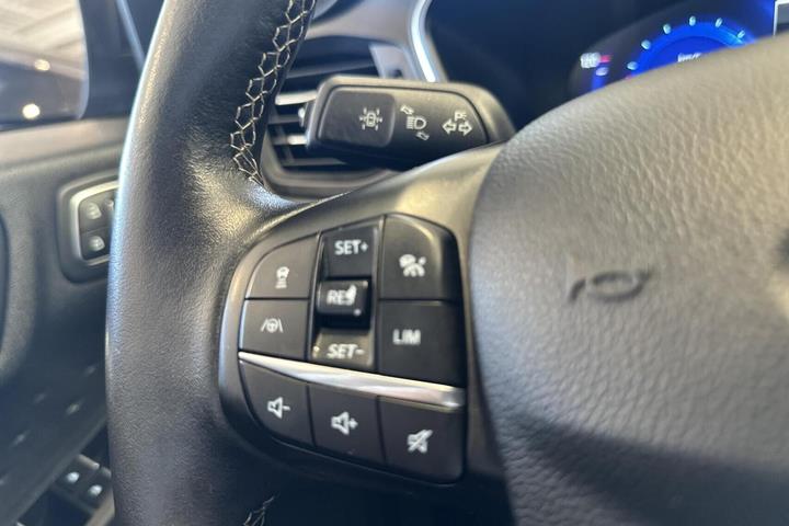 Grå Ford Kuga fra 2020