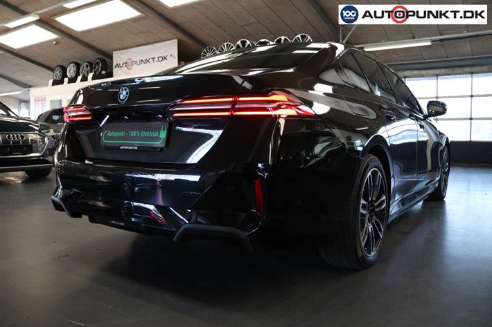 Sort BMW i5 fra 2024