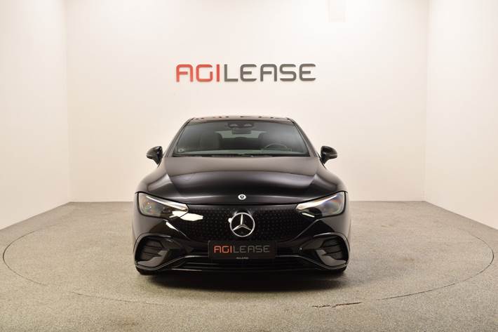 Sort Mercedes EQE350 fra 2023