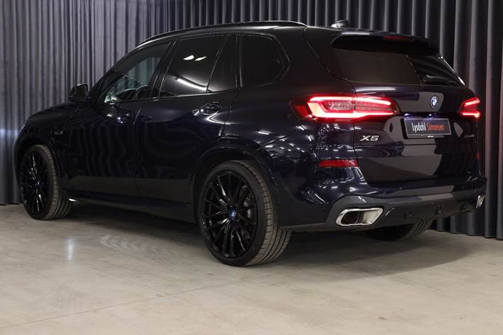 Sort BMW X5 fra 2023