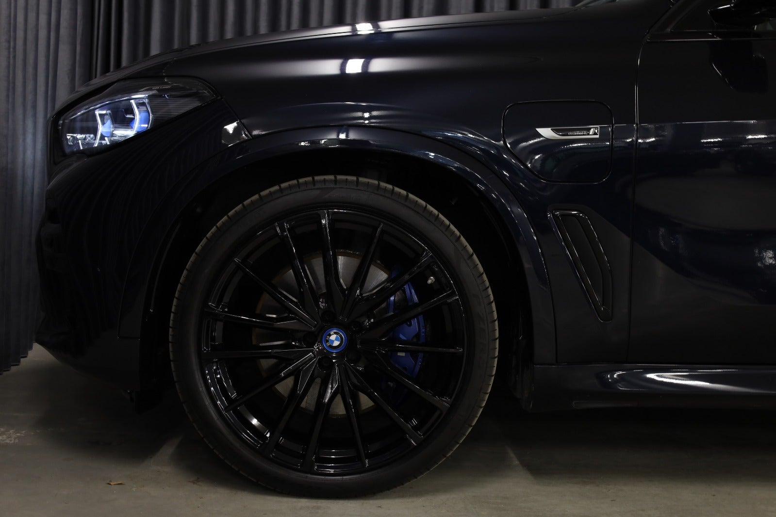 Sort BMW X5 fra 2023