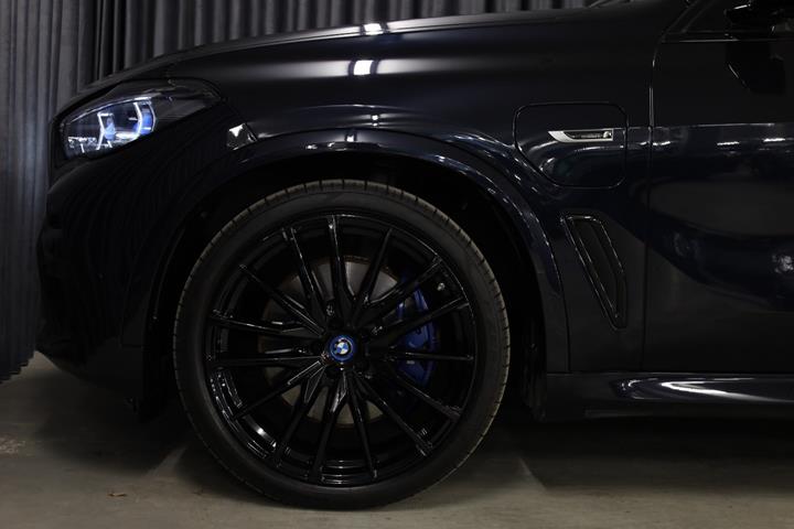 Sort BMW X5 fra 2023