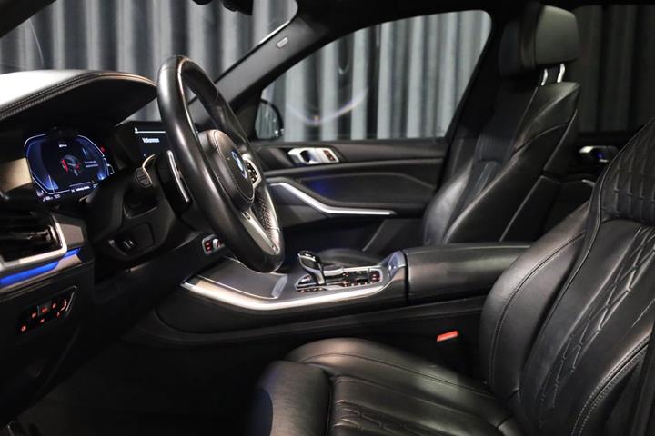 Sort BMW X5 fra 2023