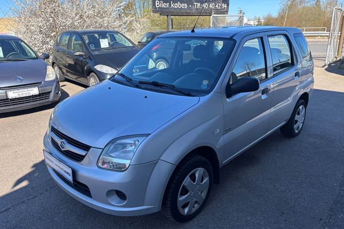 Sølv Suzuki Ignis fra 2006