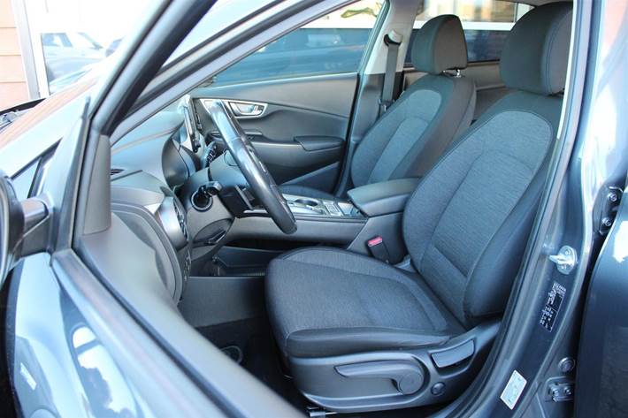 Grå Hyundai Kona fra 2020