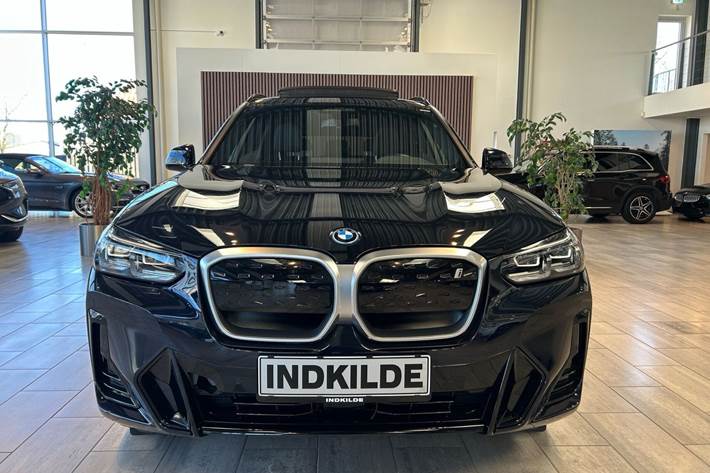 Sort BMW iX3 fra 2023