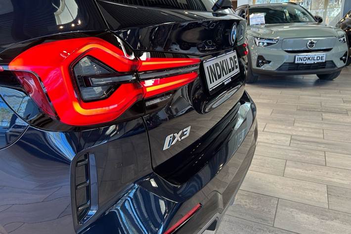Sort BMW iX3 fra 2023