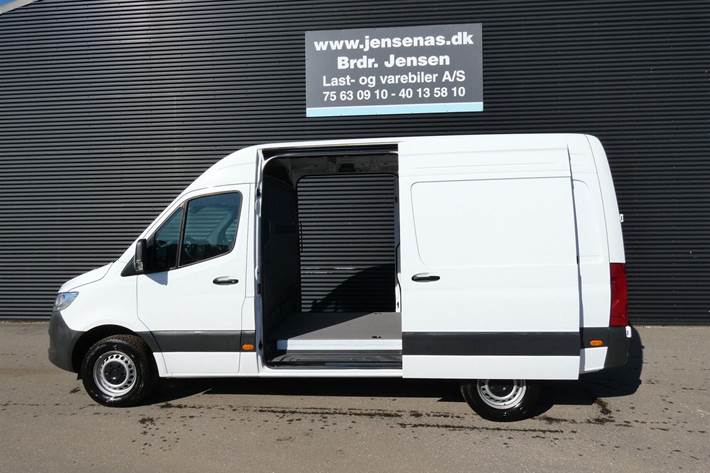 Hvid Mercedes Sprinter 317 fra 2025