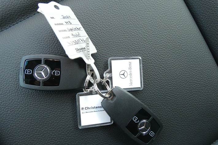 Hvid Mercedes Sprinter 317 fra 2025