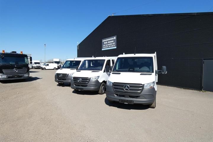 Hvid Mercedes Sprinter 317 fra 2025