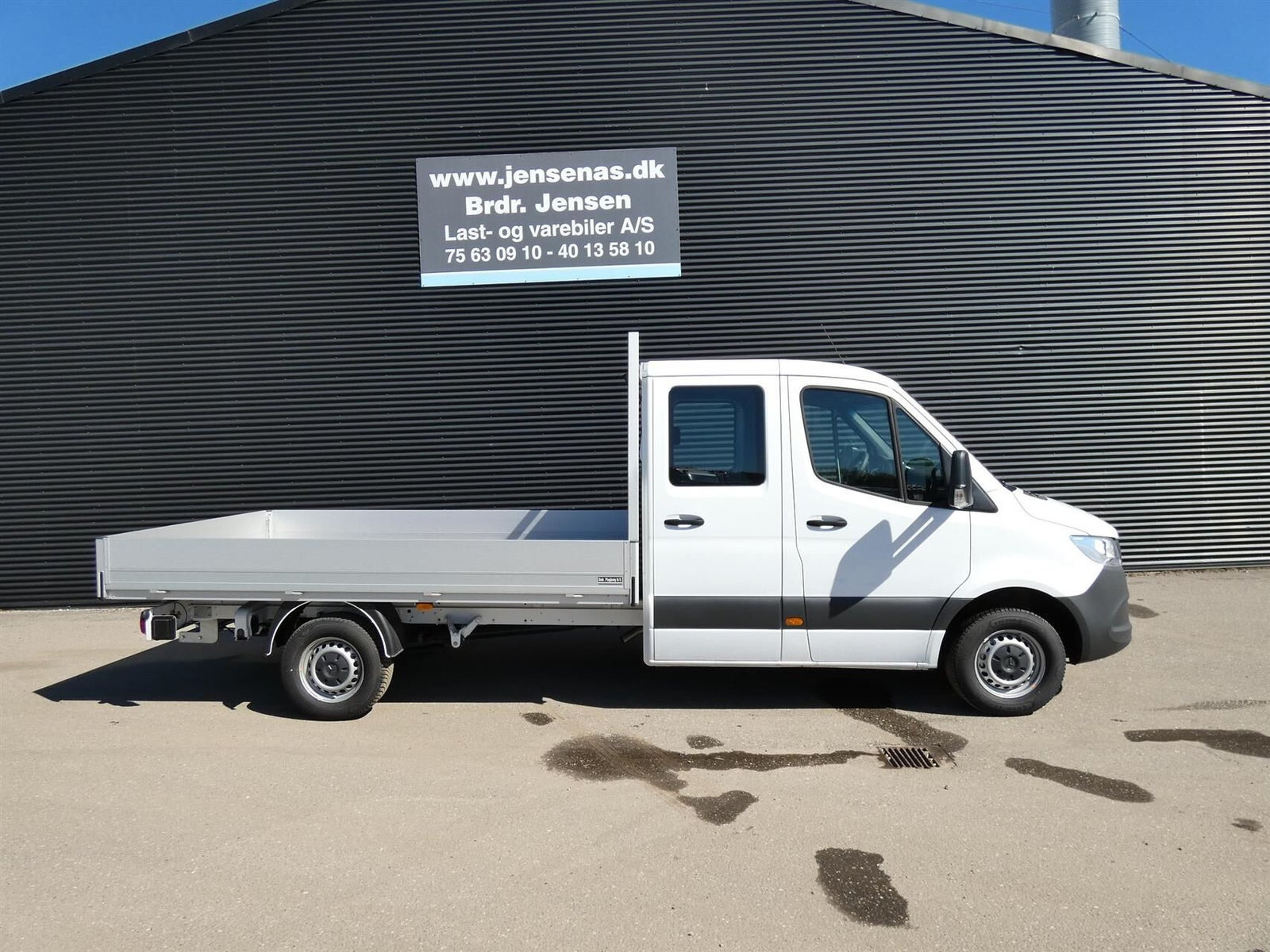 Hvid Mercedes Sprinter 317 fra 2025