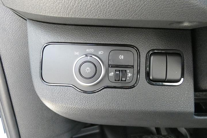 Hvid Mercedes Sprinter 317 fra 2025