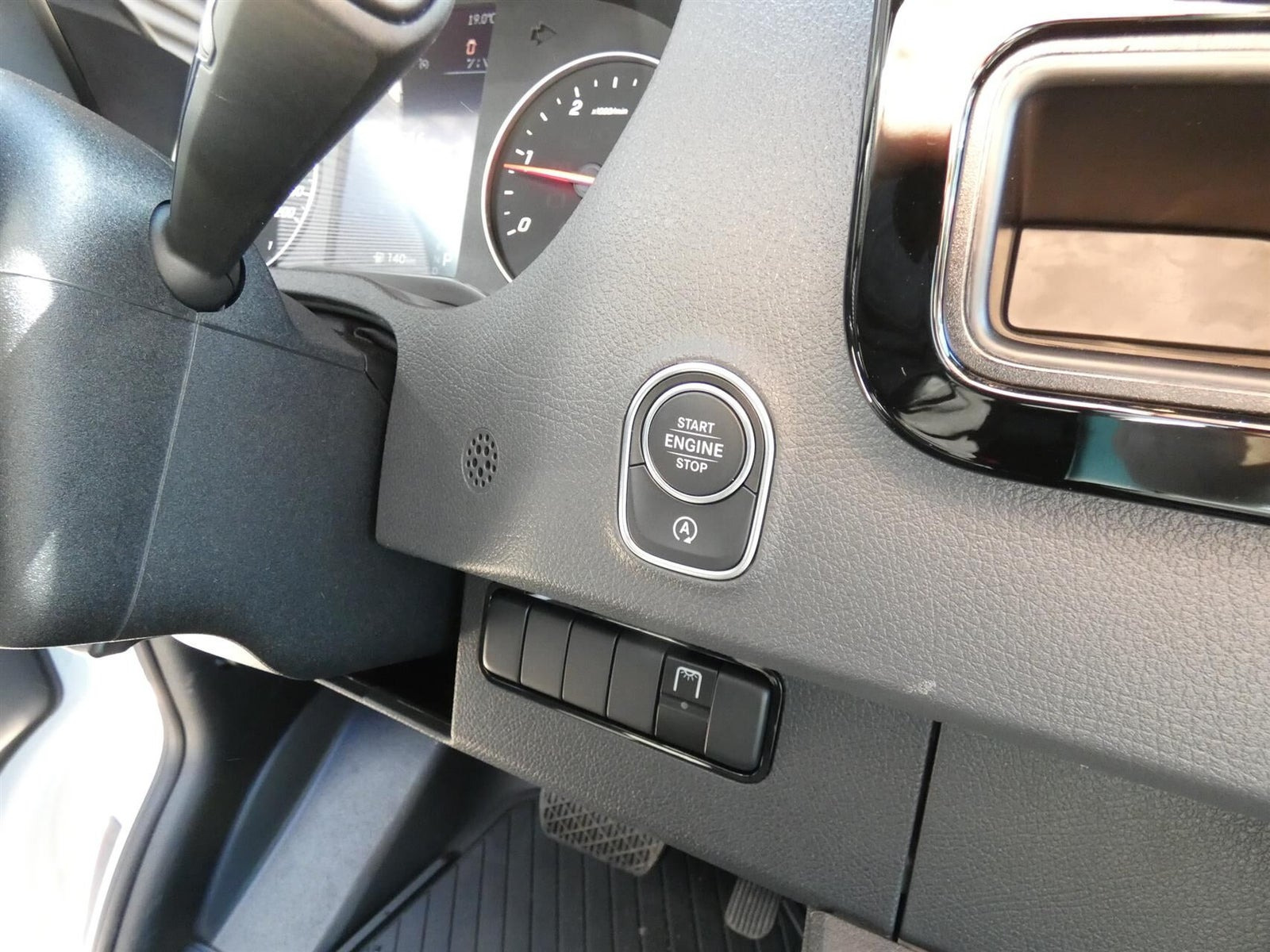 Hvid Mercedes Sprinter 317 fra 2025