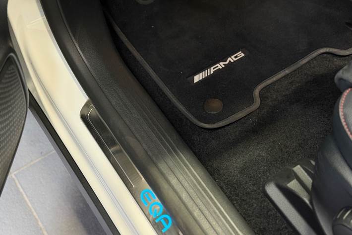 Hvid Mercedes EQA250 fra 2023