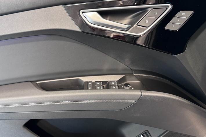 Grå Audi Q4 e-tron fra 2022