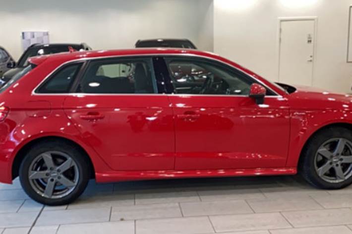 Rød Audi A3 fra 2018