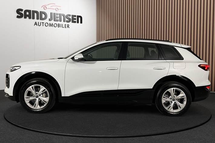 Hvid Audi Q6 e-tron fra 2025