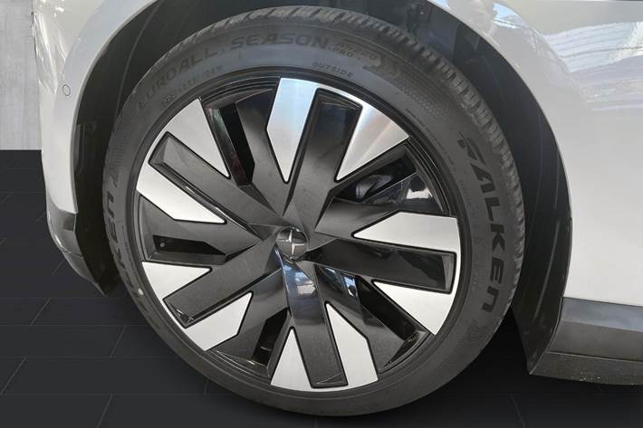 Sølv Polestar 4 fra 2024