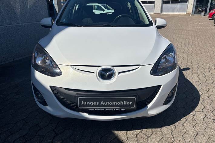 Hvid Mazda 2 fra 2011