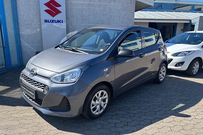 Grå Hyundai i10 fra 2017