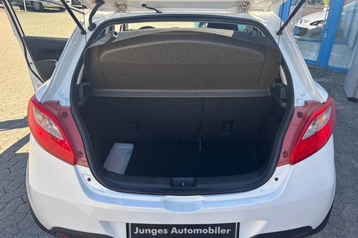 Hvid Mazda 2 fra 2011