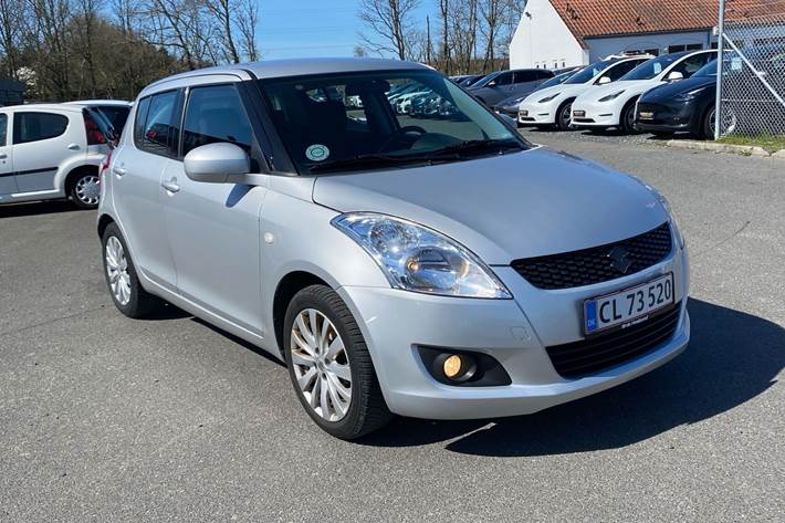 Sølv Suzuki Swift fra 2012