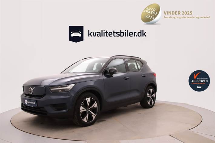 Blå Volvo XC40 fra 2021 set udefra