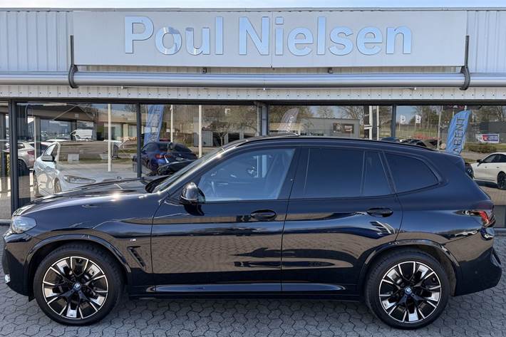 Sort BMW iX3 fra 2023