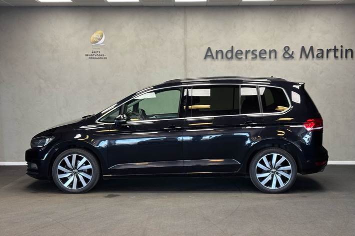 Sort VW Touran fra 2017