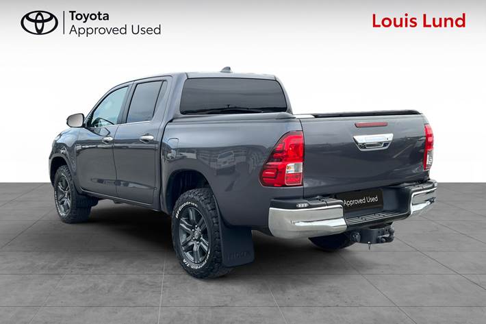 Grå Toyota HiLux fra 2023