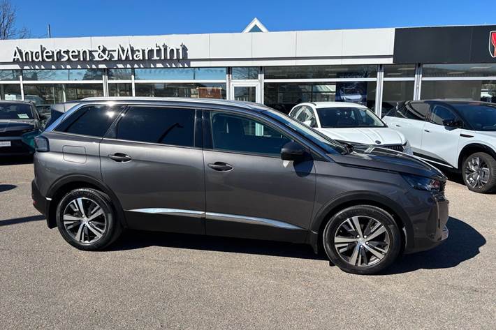 Grå Peugeot 5008 fra 2021