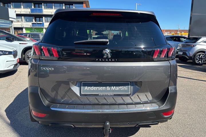 Grå Peugeot 5008 fra 2021