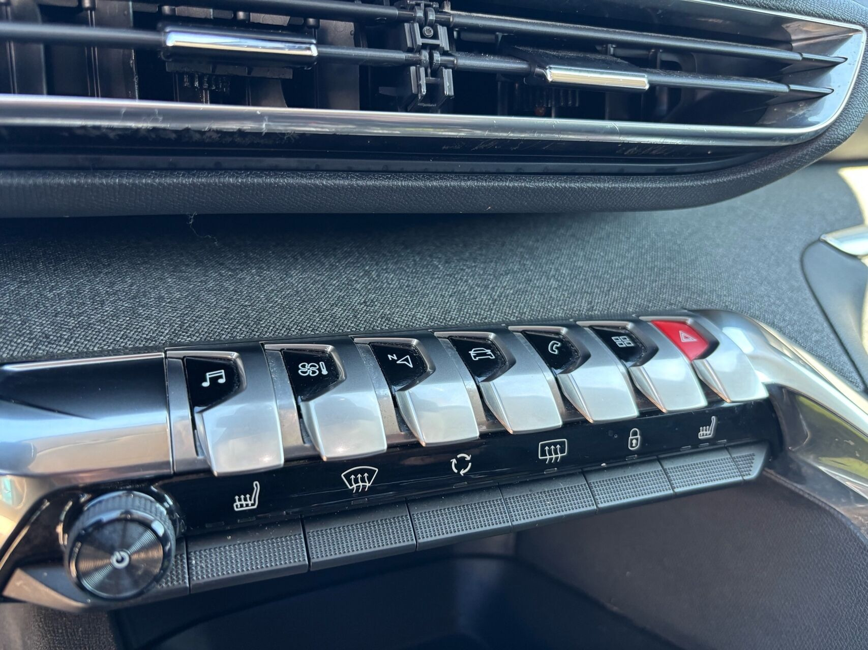 Grå Peugeot 5008 fra 2021