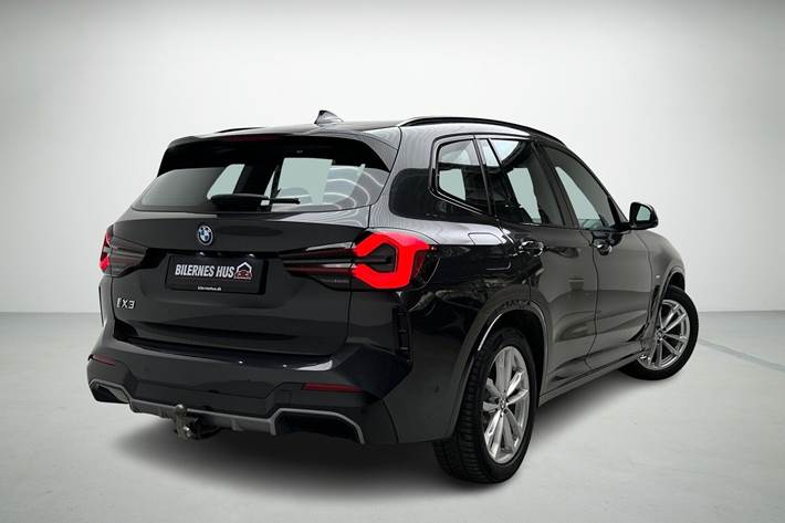 Grå BMW iX3 fra 2023