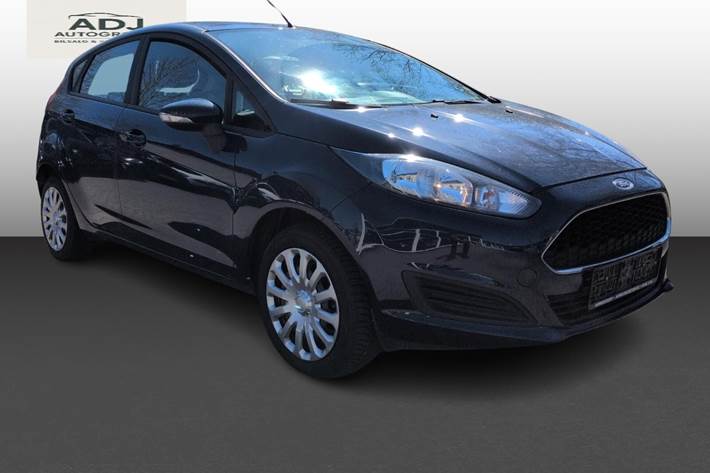 Blå Ford Fiesta fra 2016