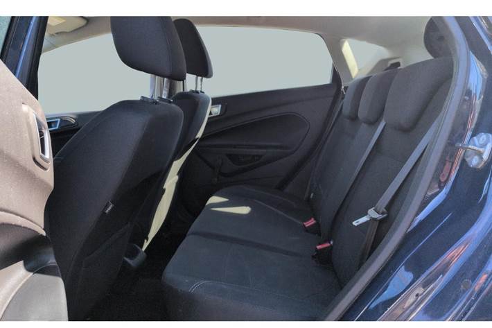 Blå Ford Fiesta fra 2016