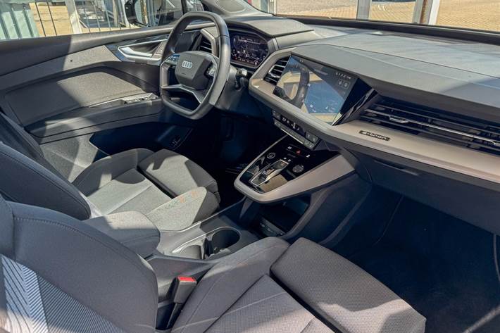 Grå Audi Q4 fra 2024