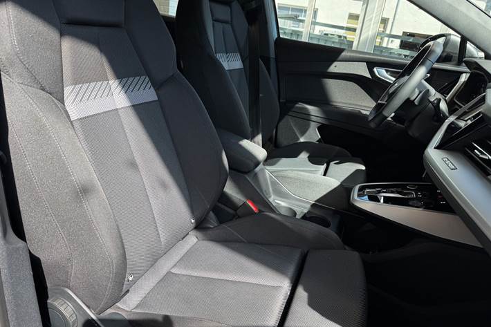 Grå Audi Q4 fra 2024